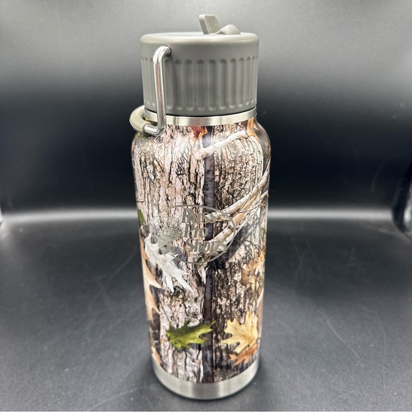 Bass Pro Shops Water Bottle with Straw Lid 32oz Camouflage - Picture 1 of 5